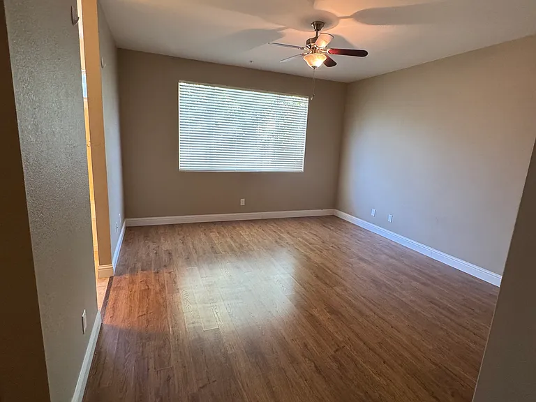 901 Ross Dr — Photo 7