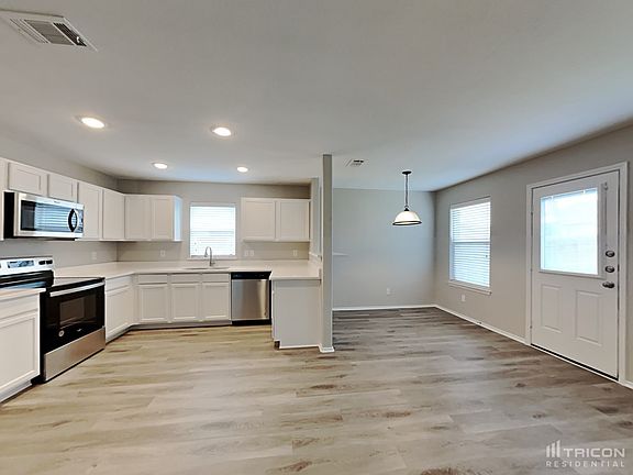 4th image of 2013 Cedarwood Dr