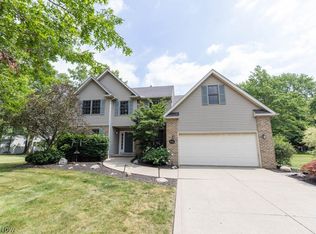 32124 Augusta Dr, Avon Lake, OH 44012