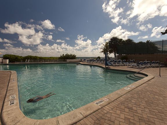 2nd image of 4040 Galt Ocean Dr #611