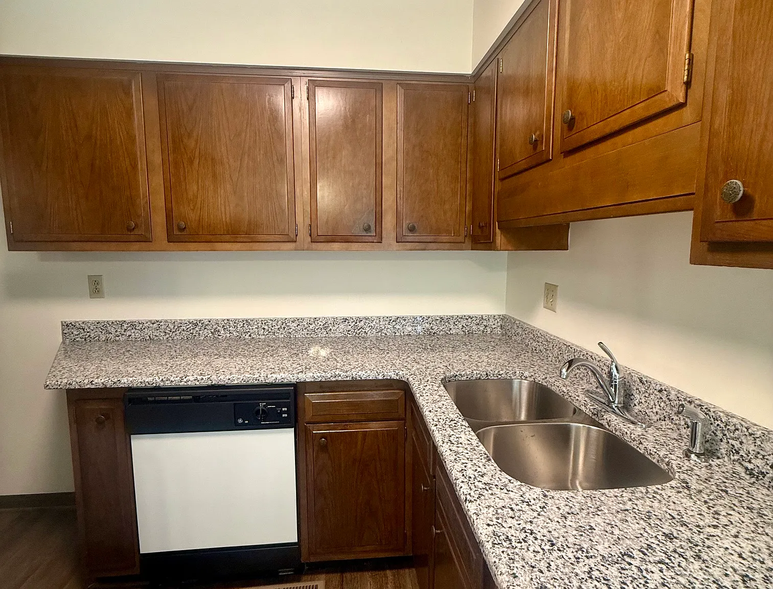 2 bed, 1.5 bath, 1000 sqft, $875 — Photo 4