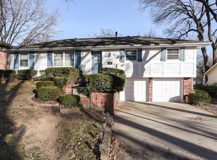 9716 W 93rd St, Overland Park, KS 66212