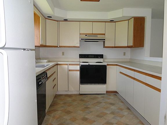 4th image of 3 Whittier Meadows Dr