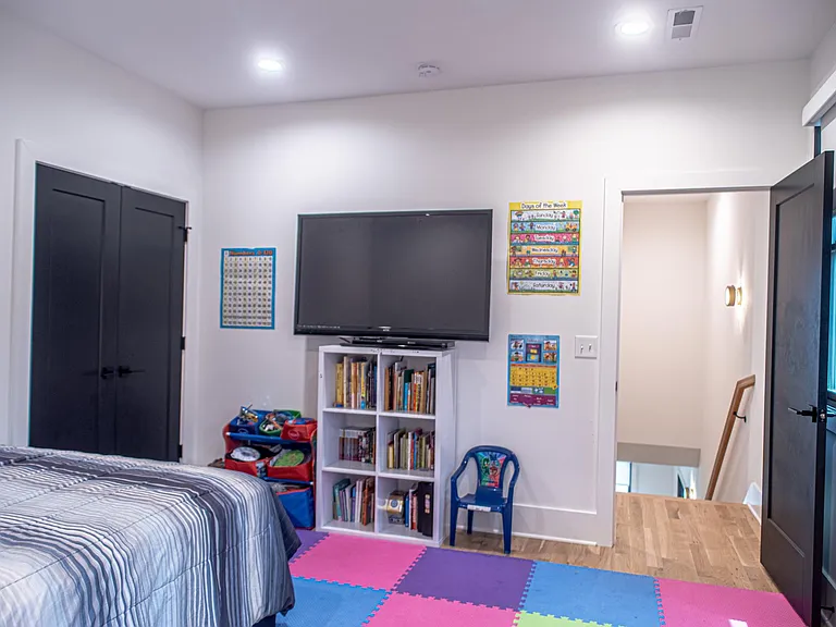 1002B Monroe St — Photo 32