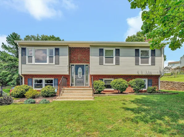673 Missimer Ln, Vinton, VA 24179