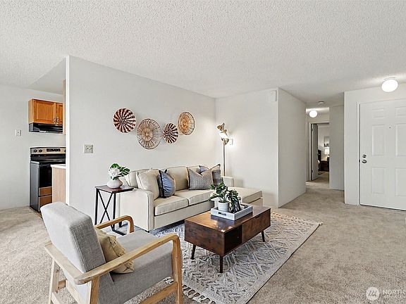 3rd image of 2020 Grant Avenue S #D206