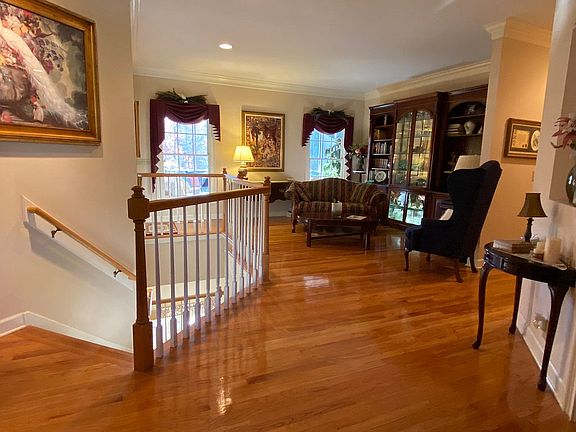 5th image of 109 Oakmonte Cir
