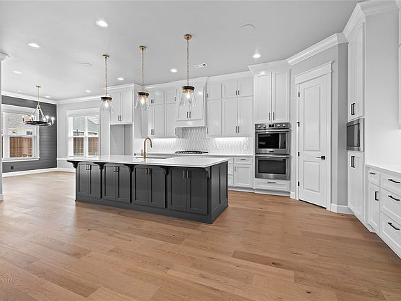5th image of 4305 87th Pl