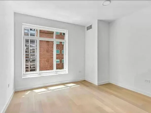 115 East 55th Street image 10 of 11