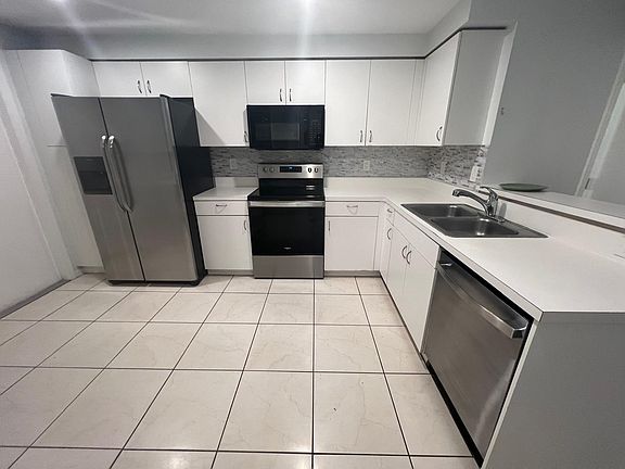 5th image of 1540 Barcelona Way