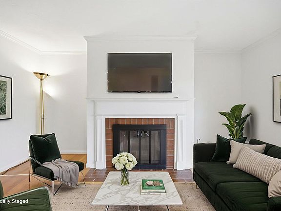 48th image of 2044 Manor Dr