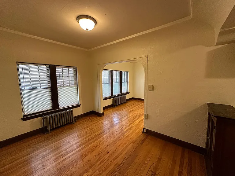 4480 N Oakland Ave — Photo 15