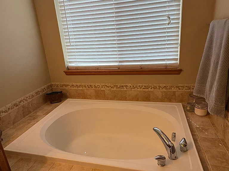 613 E Bonnie Lynn Ln — Photo 15