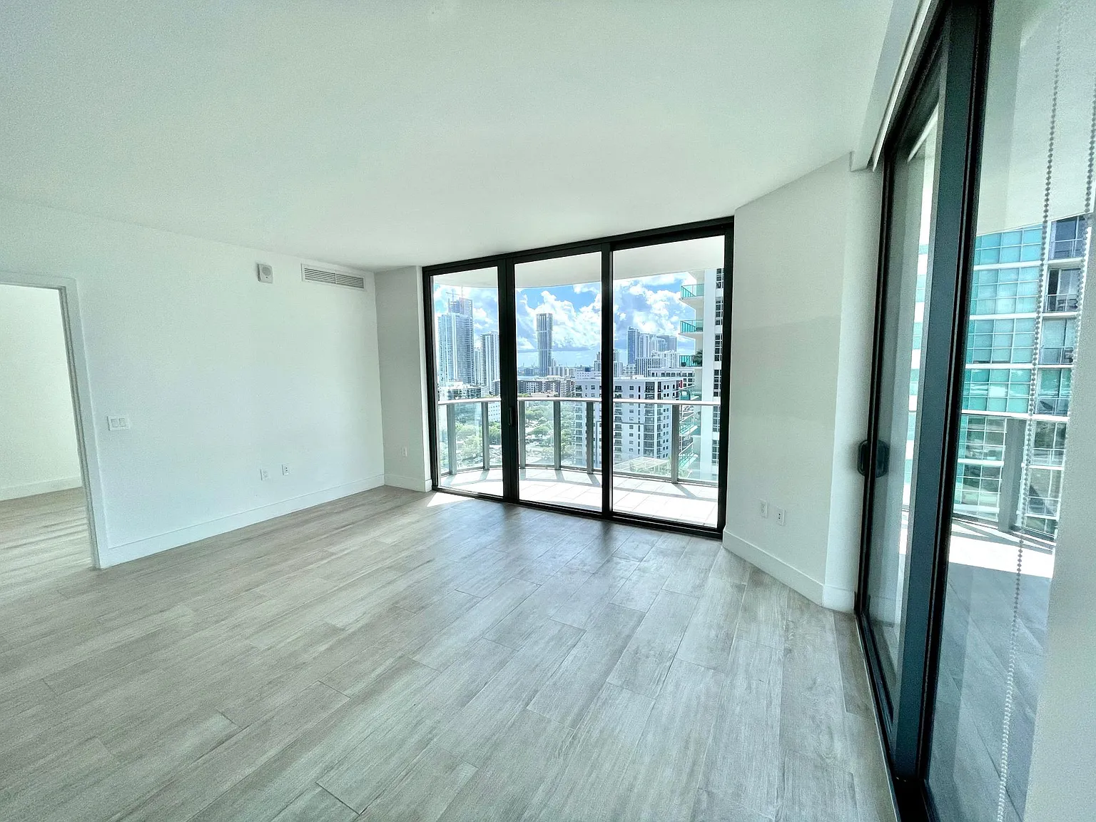 2 bed, 1000 sqft, $4,500 — Photo 4