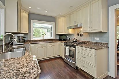 4th image of 1302 Forest Ave