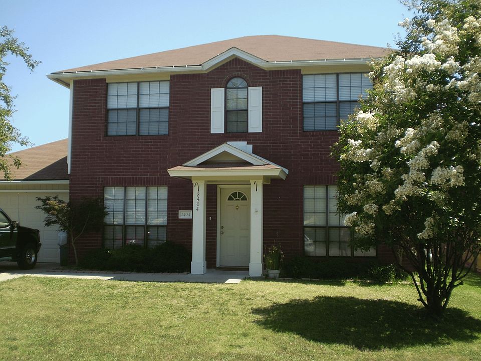 1st image of 2404 Dennis St