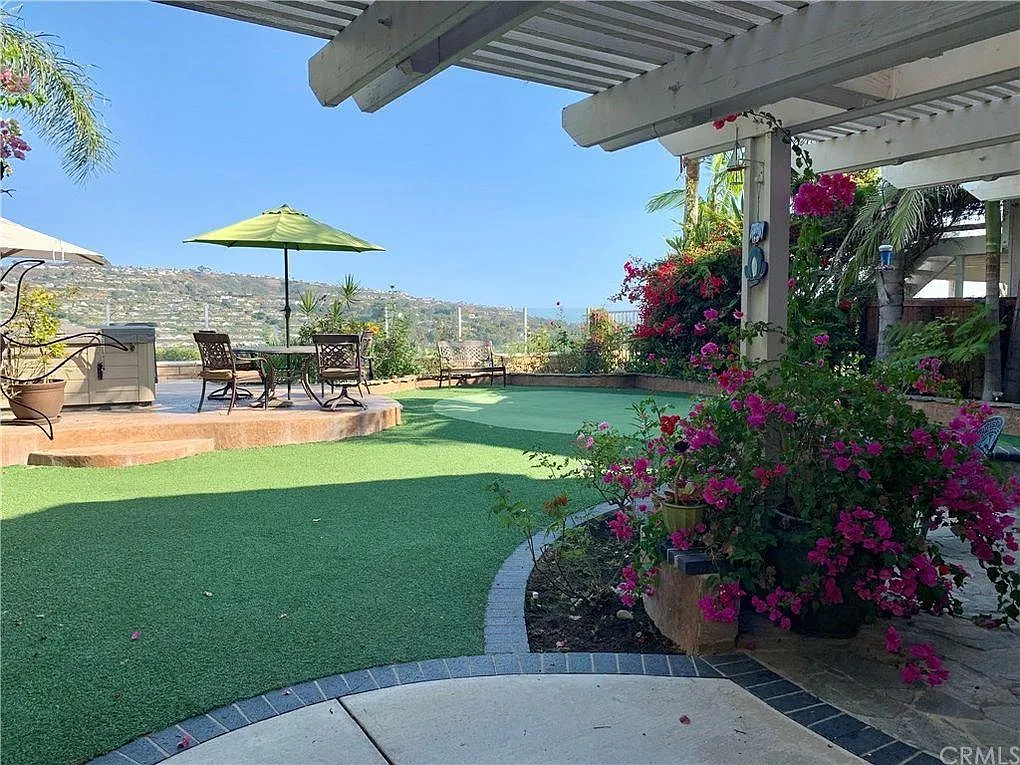 4 bed, 2.5 bath, 2203 sqft, $7,950 — Photo 1