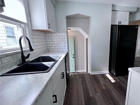 4th image of 11111 Brunswick Ave