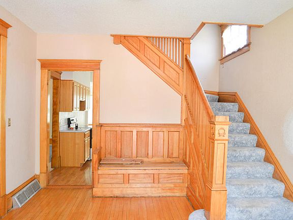 3rd image of 122 N Willow Ave