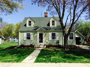 39 S Maple St, Oconomowoc, WI 53066