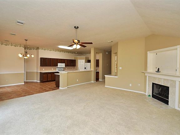 3rd image of 10811 Oak Bayou Ln