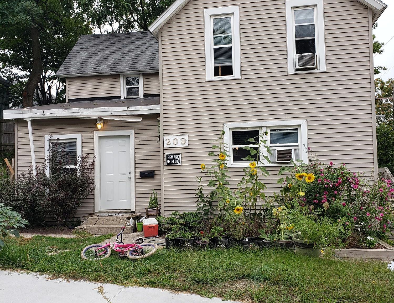 209 Bradford St Ne Grand Rapids Mi 49503 Mls 19044473 Zillow