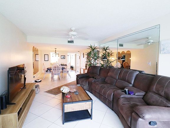 4th image of 720 S Brevard Ave APT 315