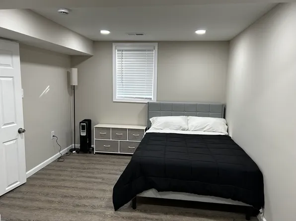 7418 W Park Dr, Hyattsville, MD 20783