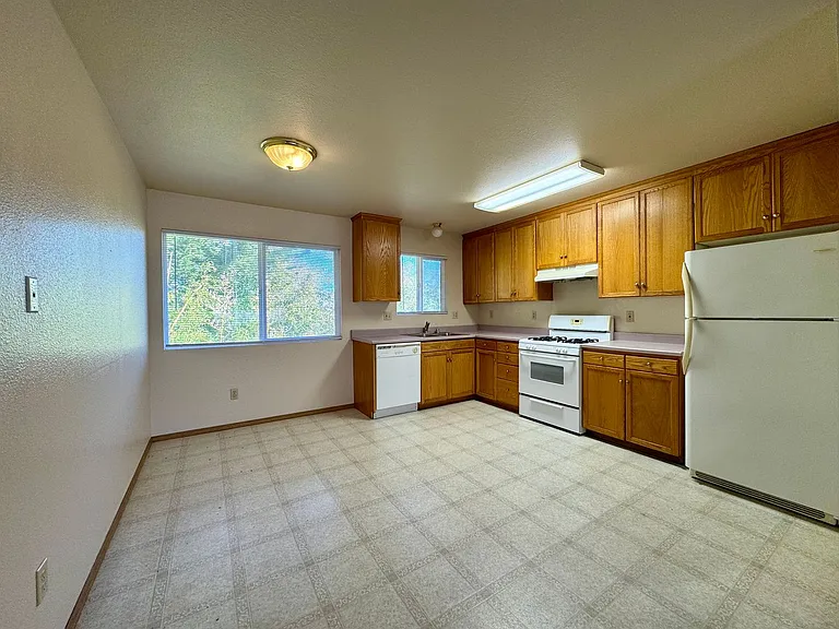 1411 Bay St — Photo 3