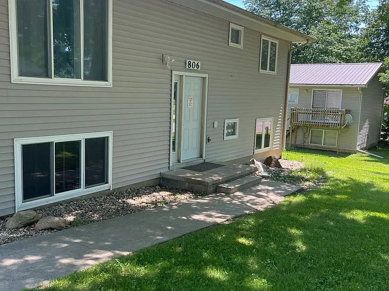 806 Cedar River Dr — Photo 2