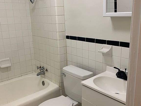 3rd image of 1414 Marguerite Ave APT 7