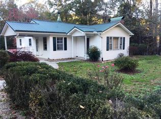 852 Green River Rd, Zirconia, NC 28790