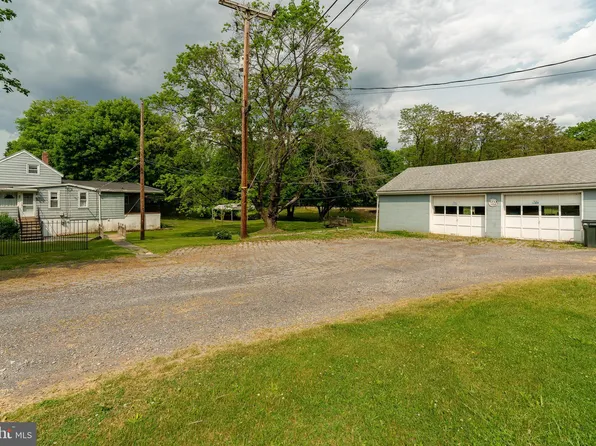 57 Train Aly, Mohrsville, PA 19541