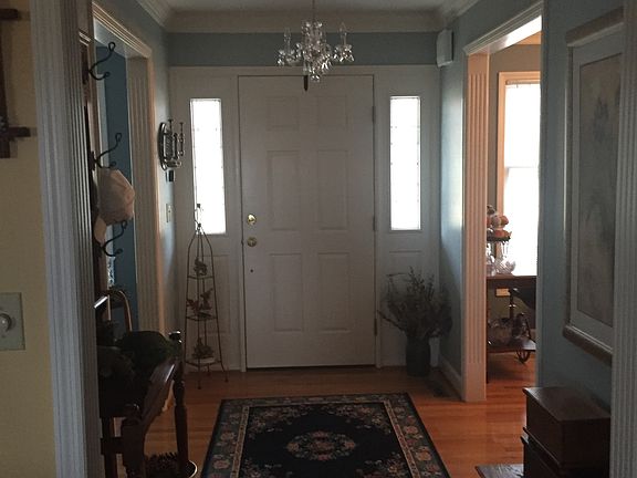 3rd image of 412 Farmbrook Cir