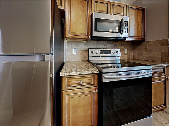 5th image of 1604 Chatham Cir