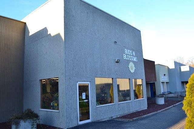 1st image of 160 Village Sq