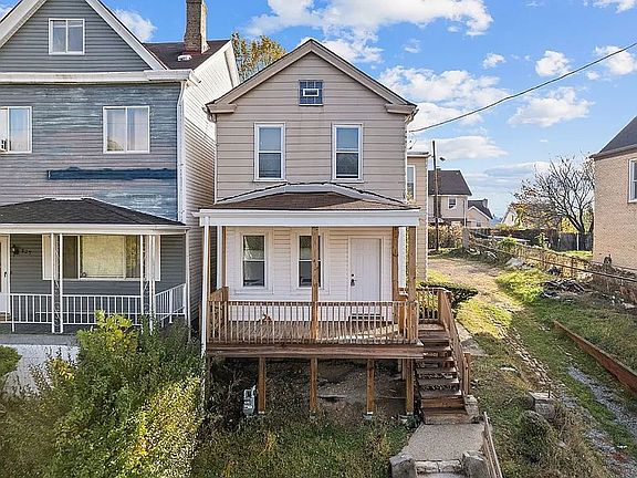 2nd image of 833 Estella Ave