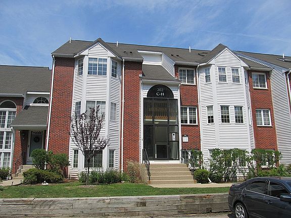 2nd image of 202 Tall Oaks Dr Unit E