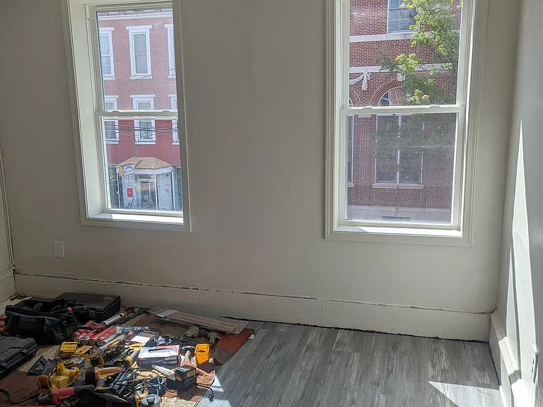 212 W Market St #D — Photo 3