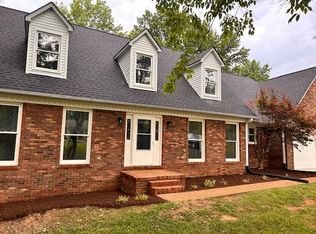 725 W Oak Dr, Cookeville, TN 38501