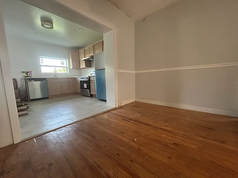 2141 Bradley Ave — Photo 13