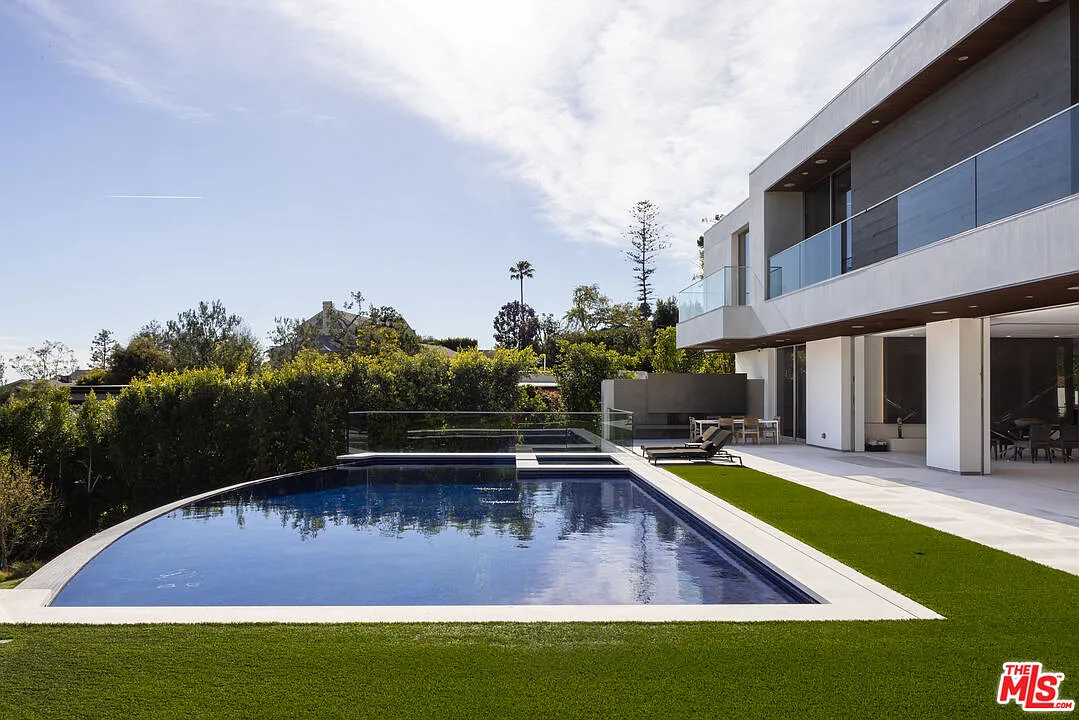 6 bed, 11.0 bath, 10531 sqft, $50,000 — Photo 2