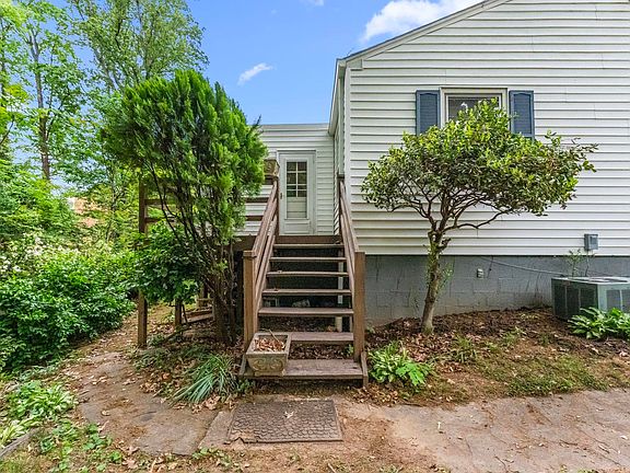 4th image of 119 W Park Dr