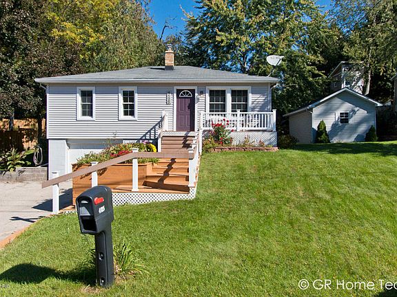 2nd image of 4125 Woodbury Ave NE