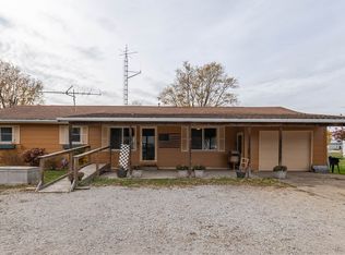105 S Bates St, Findlay, IL 62534