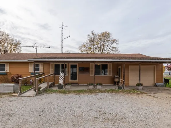 105 S Bates St, Findlay, IL 62534