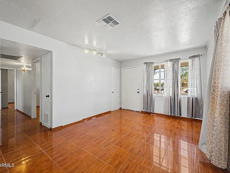 1823 E Sunland Ave — Photo 8
