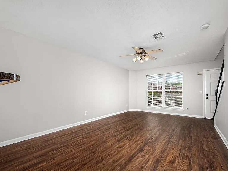 340 Stewarts Landing Cir — Photo 8