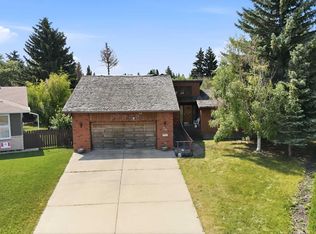 24 Brookes Cres, Red Deer, AB T4R1L9