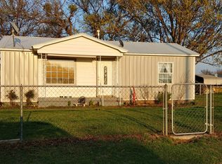 114 S East St, Loco, OK 73442